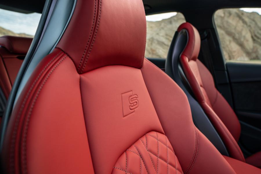 Детали интерьера Audi S4 Sedan TFSI (B9) 2020 года  (NA) (фото 17 из 54)